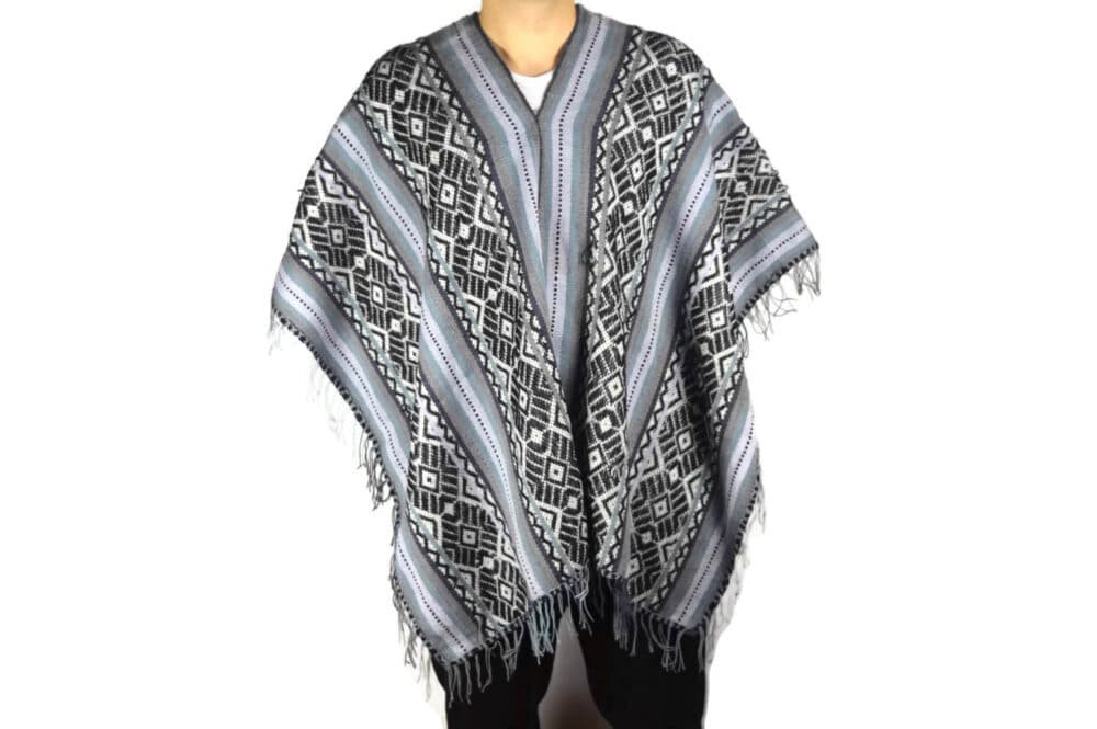 Grauer Poncho